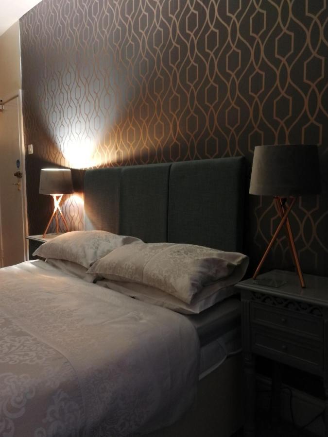 Wavecrest Hotel Хоулихед Екстериор снимка