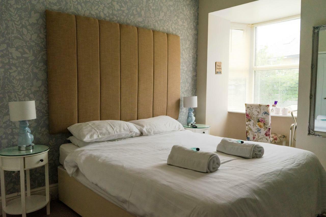 Wavecrest Hotel Хоулихед Екстериор снимка
